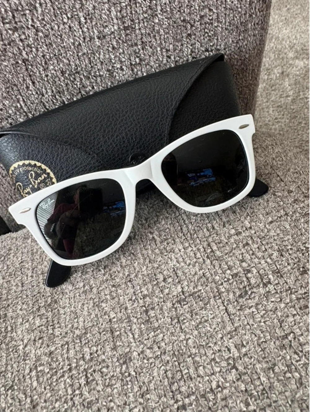 Ray Ban Sunglaases - like new!
